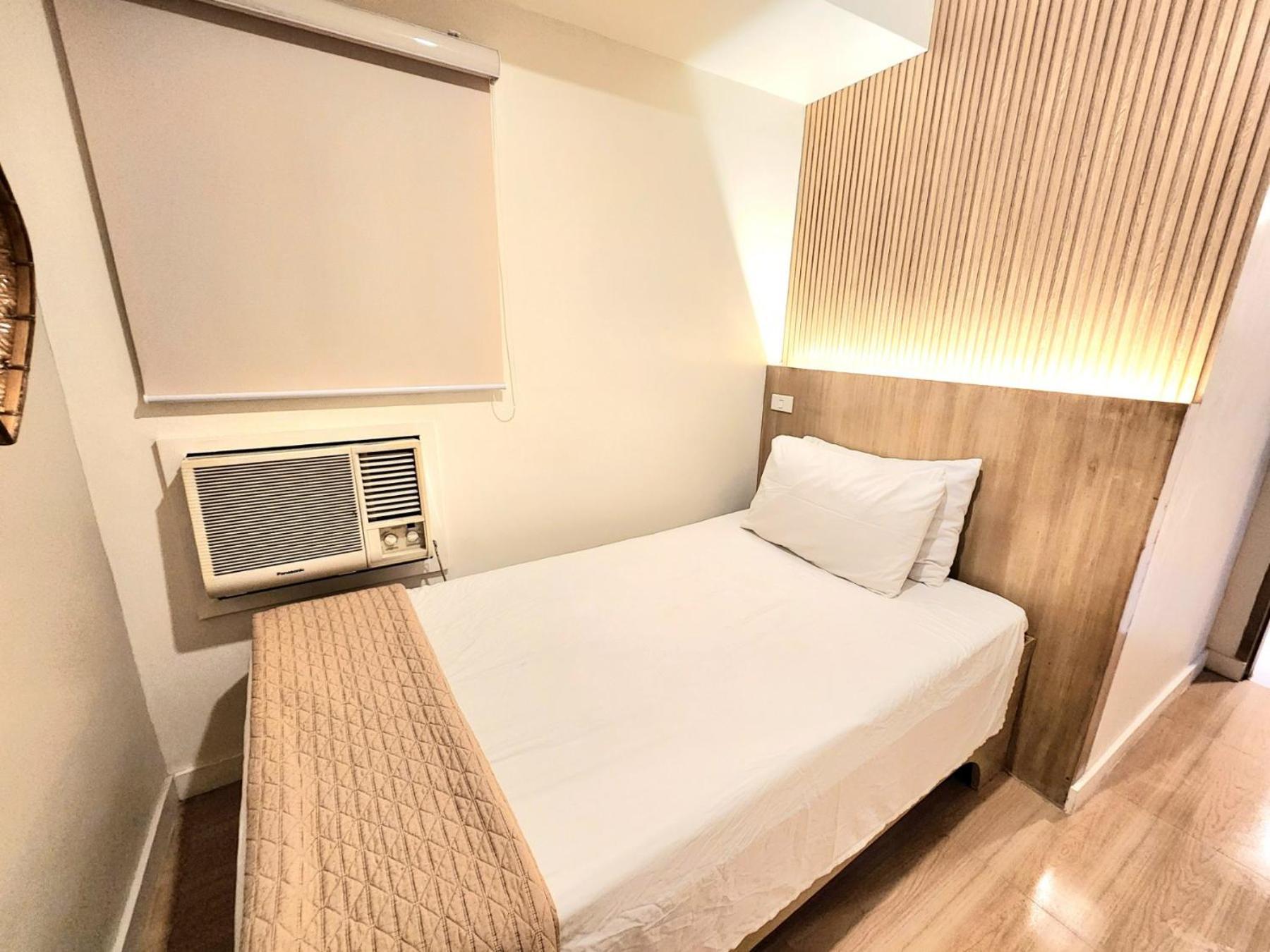 Stone House Hotel Манила Экстерьер фото